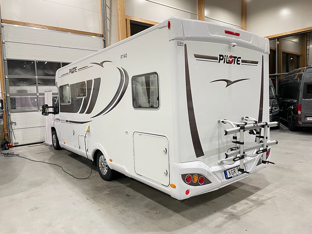 Pilote Essentiel P 740 GJ /ALDE/Solcell/B-körkort/Ugn/Långbäddar - Pilote