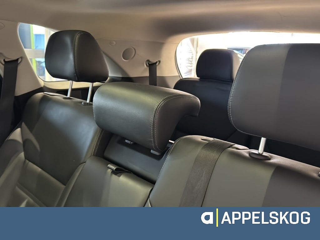 Kia Sorento 2.2 CRDi AWD |DRAG|PANORAMA|7-SITS|RÄNTA 3,99%|V-HJUL| thumbnail