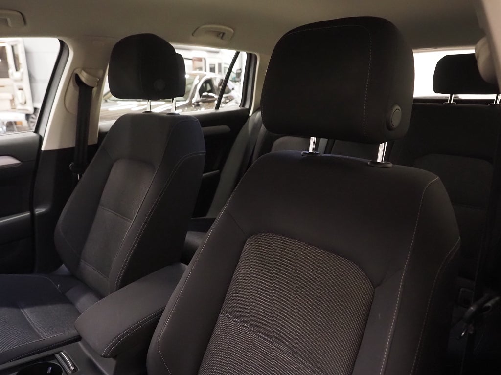 Volkswagen Passat SC 1.5 TSI 150hk Cockpit P-Sensorer 2019