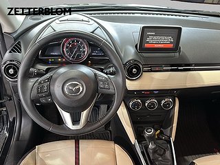 Halvkombi Mazda 2 10 av 16