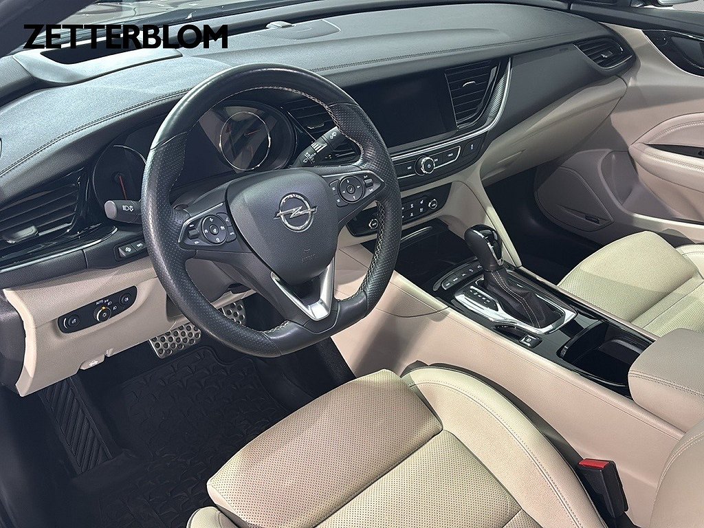 Sedan Opel Insignia 8 av 17