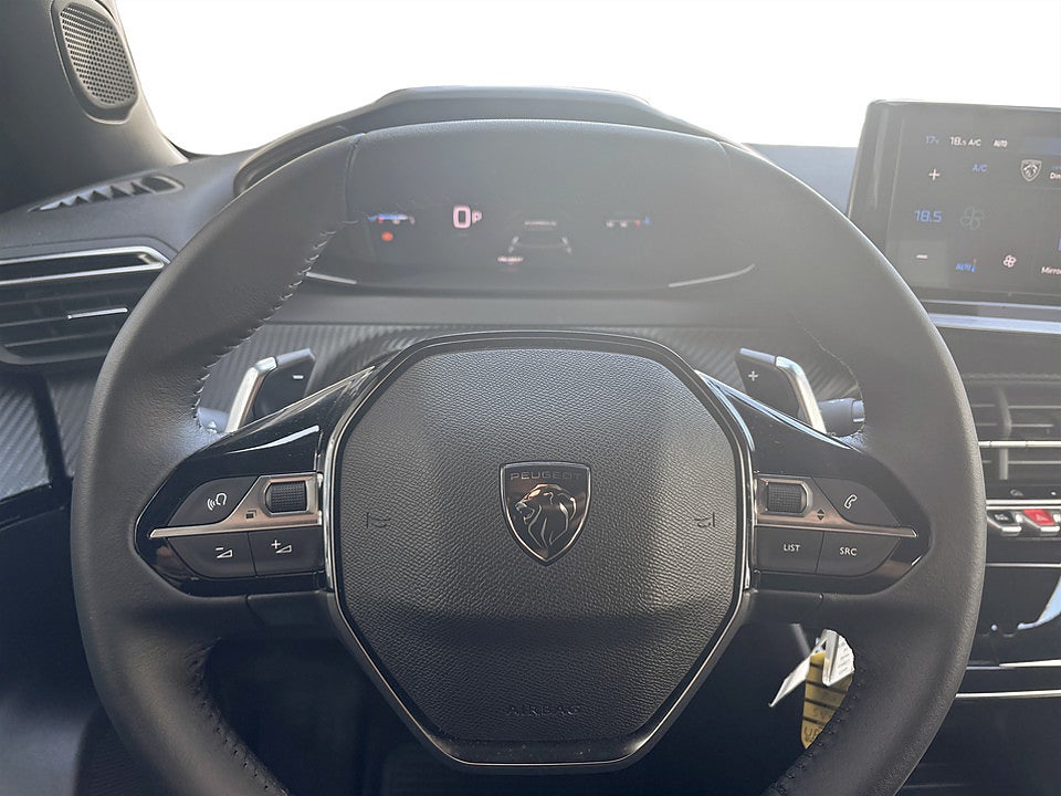 Bild på Peugeot 2008 Allure 1.2 PT 130hk B-KAMERA CARPLAY