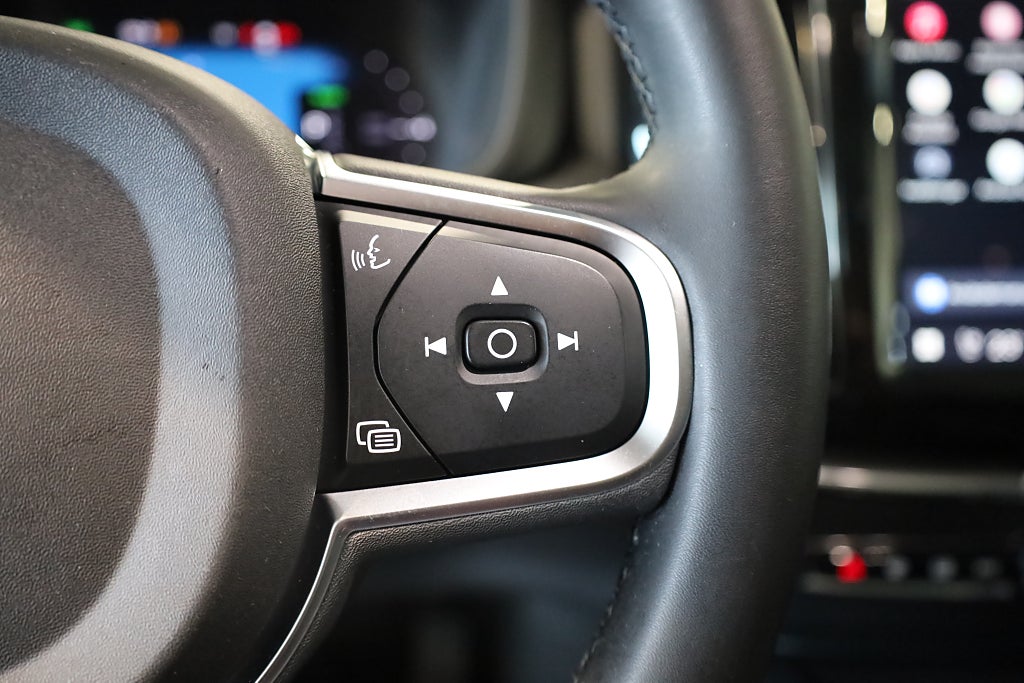 Volvo XC60 Recharge T6 AWD Geartronic Core Edition Drag Navi Moms