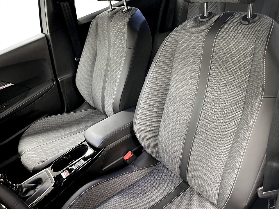 Bild på Peugeot 2008 Limited Edition 1.2 PT 131hk CARPLAY P-SENSORER