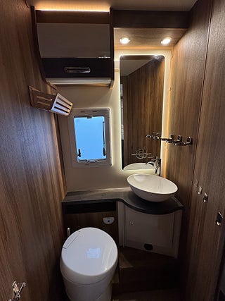 Husbil-halvintegrerad Ci Magis 86 XT Låga långbäddar & taksäng! 5 bältad! 3500kg! 13 av 20