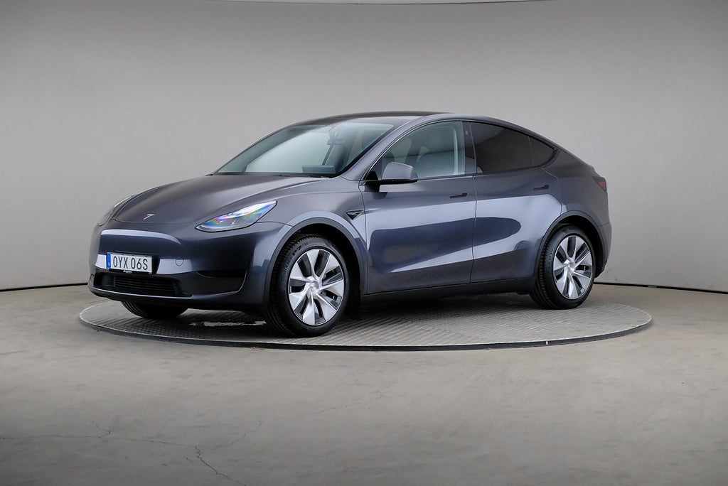 Tesla Model Y Standard Range RWD 299hk Drag