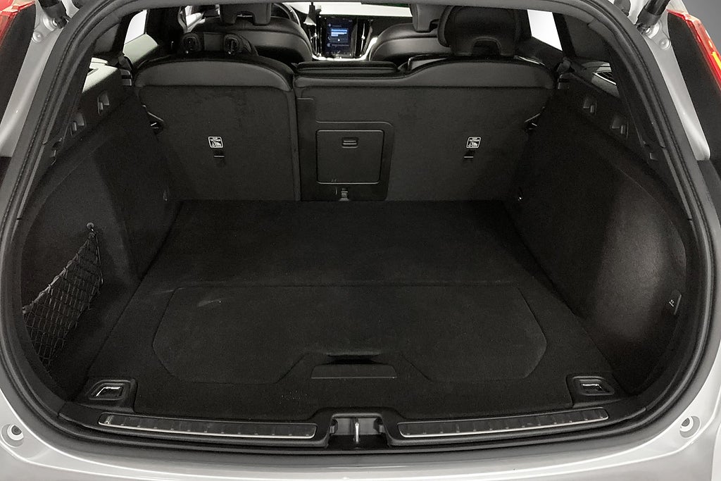 Volvo V60 Recharge T6 AWD 340hk R-Design |Navi|Kamera|Voc| 2022