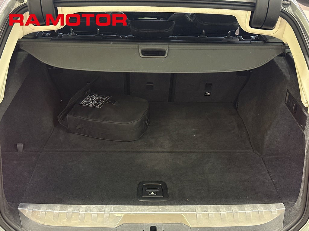BMW 330e xDrive Touring | Sport Line | M-Ratt | P-sensorer | 2021