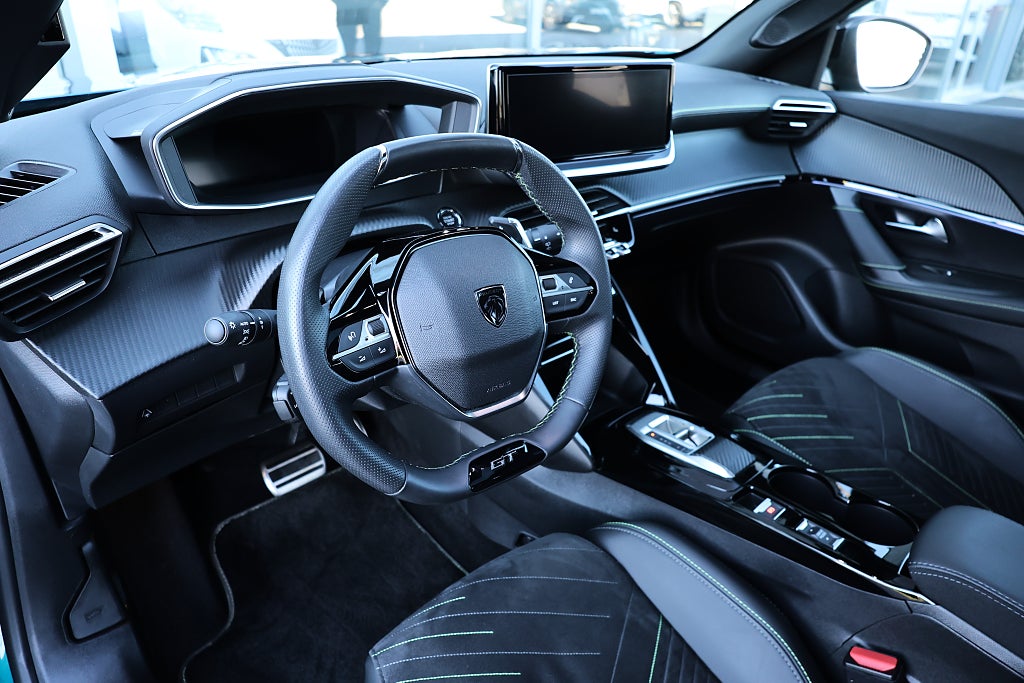 Peugeot 2008 GT Hybrid 145hk Aut Panoramaglastak