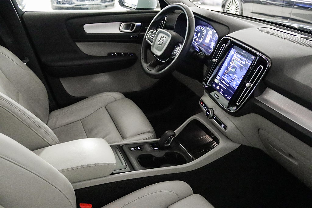 Volvo XC40 T5 AWD Intro Edition H/K Panorama 360°