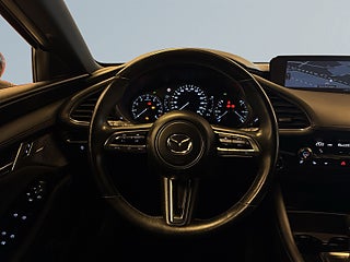 Mazda 3 Hatchback 2.0/SoV-Däck/B-Kamera/MoK/Psens/HuD/Ad.Fart – bild 9
