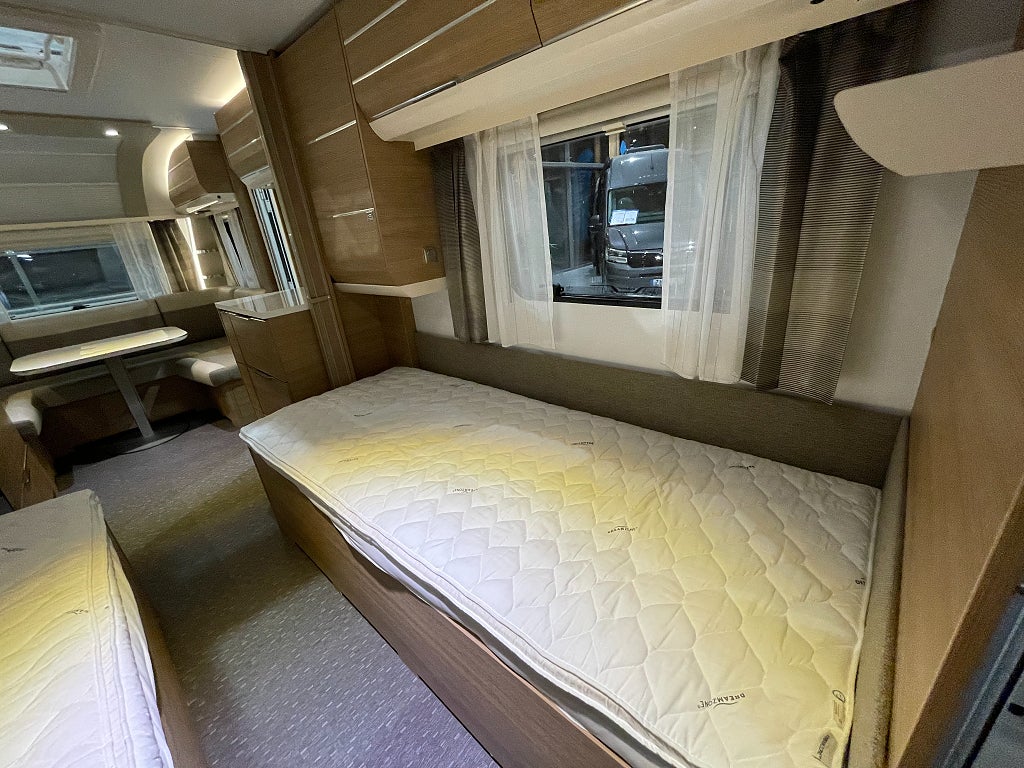 Adria Adora 572 UT /ALDE/Långbäddar/Markis/Badrum bak - Adria