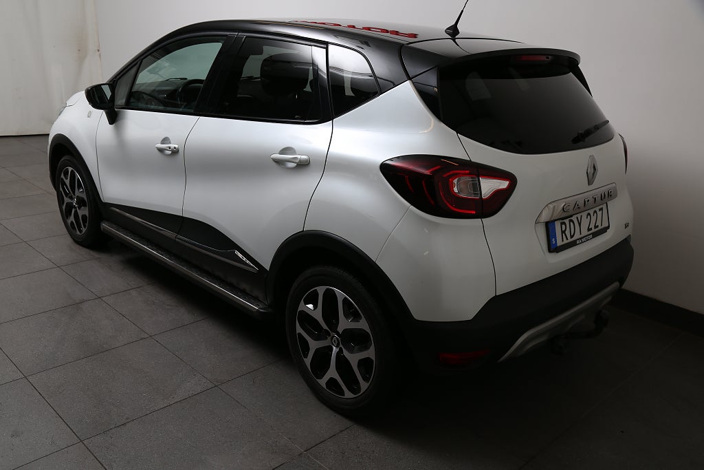 Renault Captur 1,2 TCe BOSE Navi Kamera Pano "En Svensk Klassiker" 2017