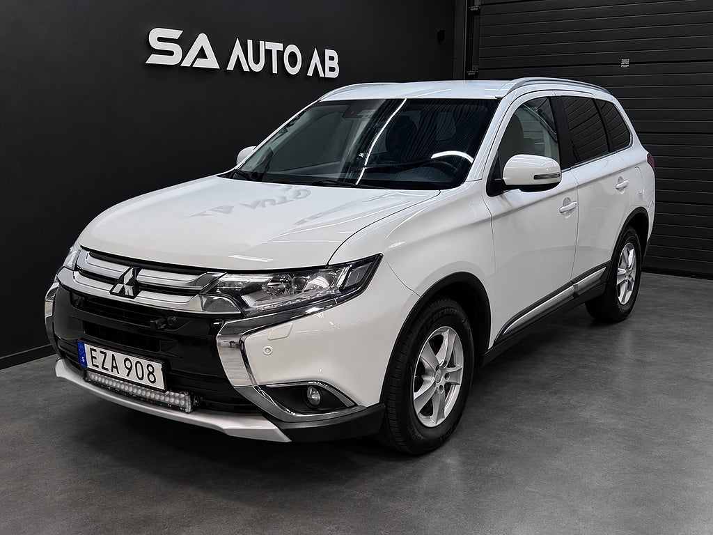 Mitsubishi Outlander 2.2 Di-D 4WD Comfort | 7 sits | Värmare | Lane assist |