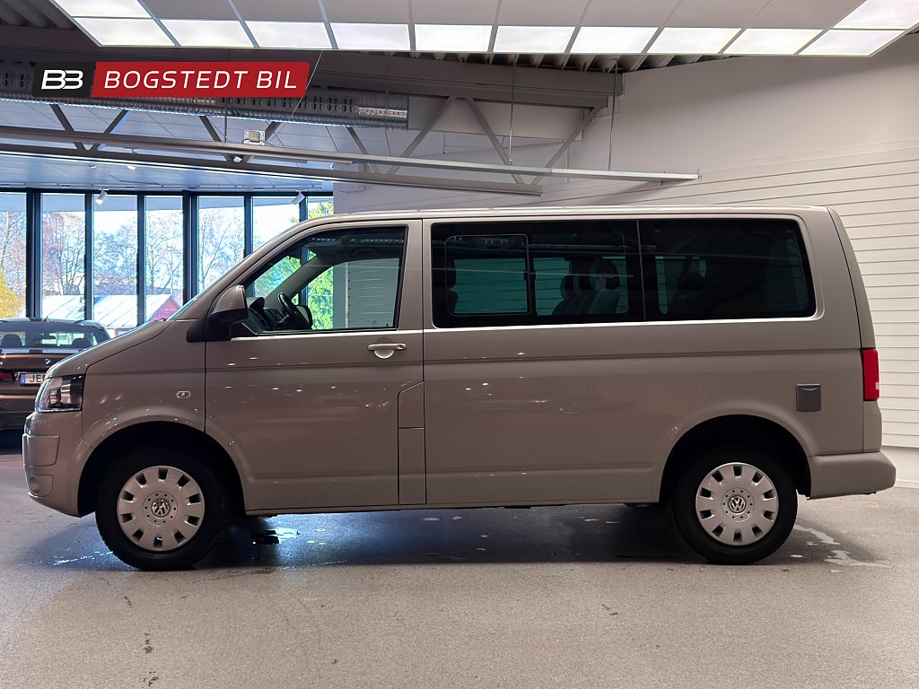 Volkswagen Caravelle 2.0 TDI 140hk Comfortline |Drag|8-sits|Värmare|Nyserva