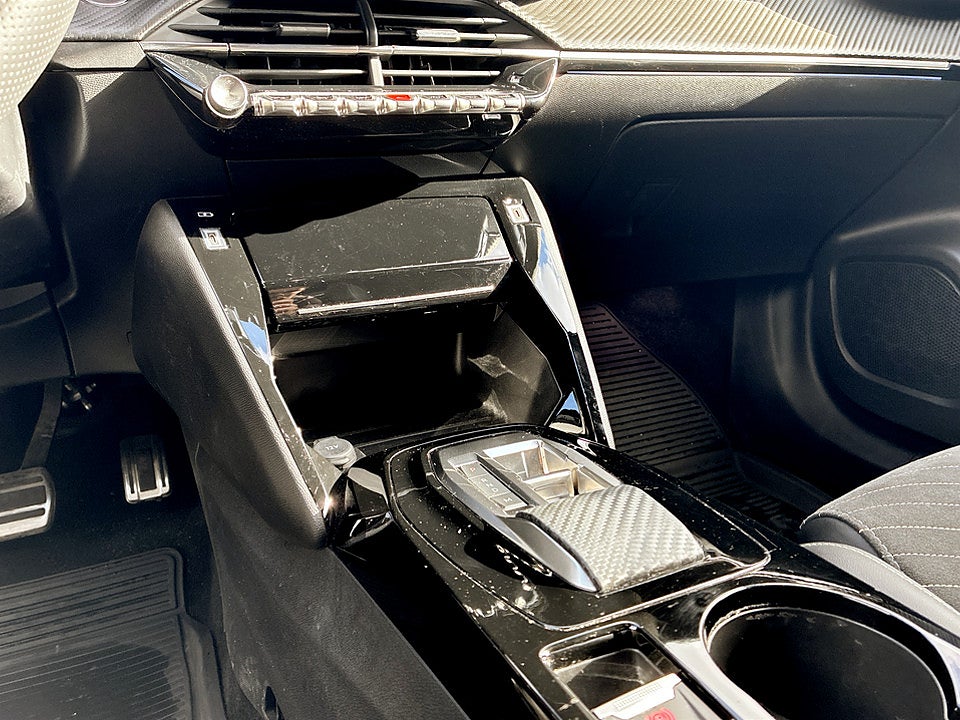 Bild på Peugeot 2008 GT 1.2 PT 130hk Aut B-KAMERA CARPLAY