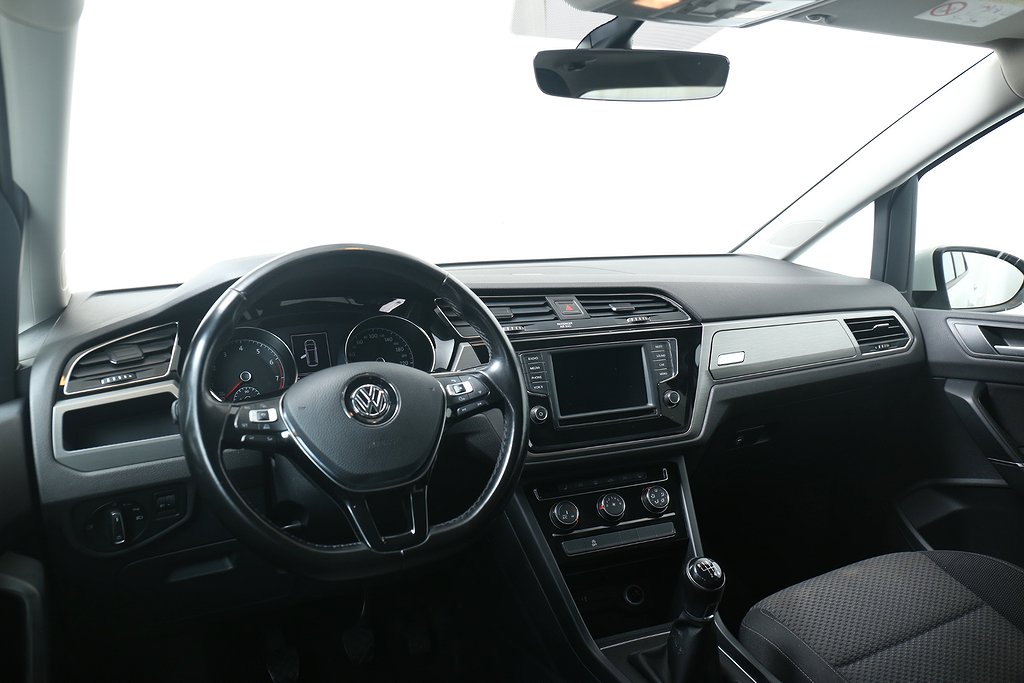 Volkswagen Touran 1,2 TSI 110hk 7-sits Kamera Drag 2016
