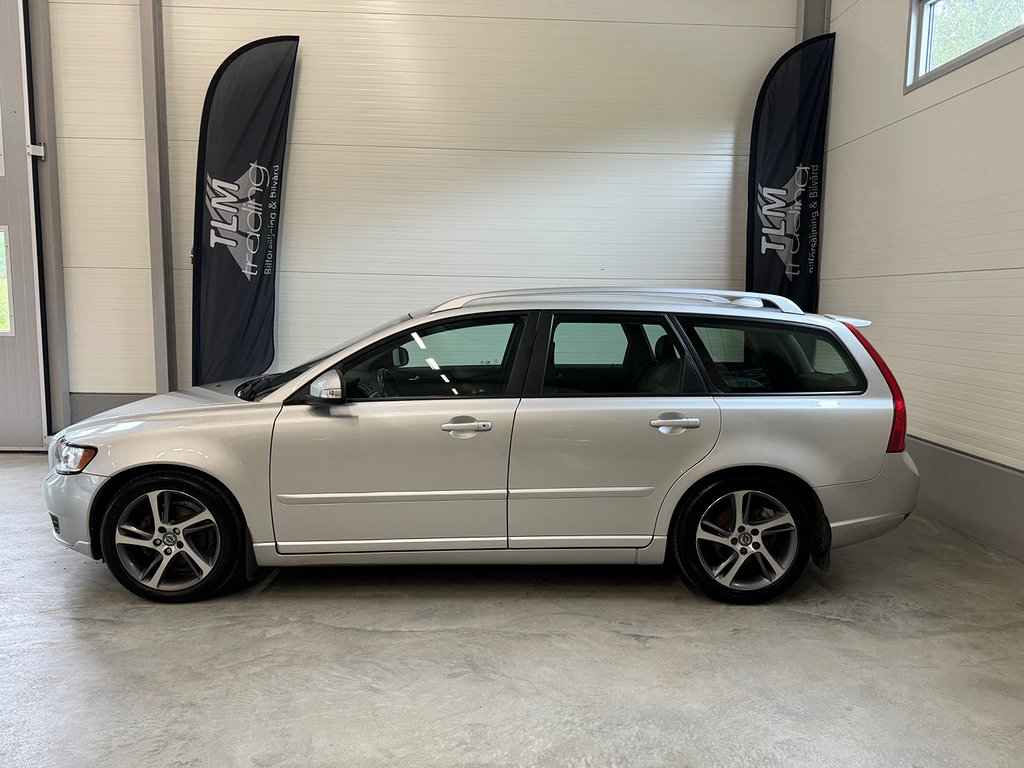 Volvo V50 D2 MOMENTUM CLASSIC SKINN VÄRMARE