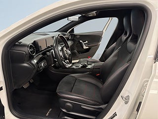 Mercedes-Benz A 200 7G-DCT AMG Line S&V-hjul Backkamera Carplay P-värm – bild 7