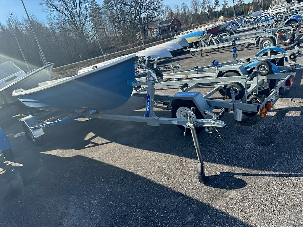 Tikitreiler 600 BE 80 km/h båttrailer - begagnad 