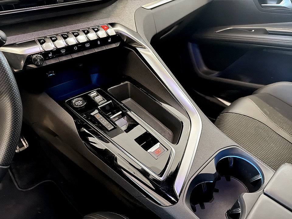 Bild på Peugeot 5008 GT 1.2 PT 130hk Aut 7-SITS B-KAMERA CARPLAY