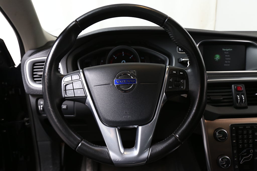 Volvo V40 Cross Country D2 Momentum BE 120hk Värmare Dragkrok 2016
