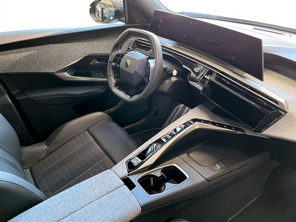 Bild på Peugeot 5008 GT Hybrid 145hk Aut 7-SITS B-KAMERA CARPLAY