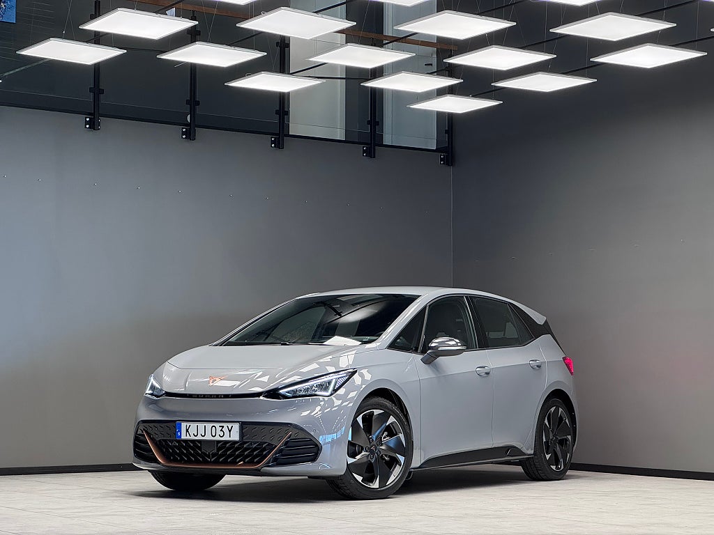 Cupra Born e-boost 58 / Värmare / Backkamera / Navi 