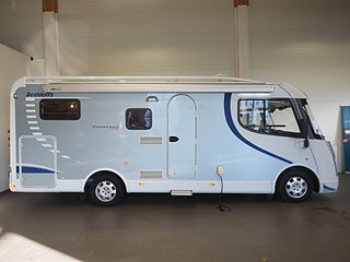 Husbil-integrerad Dethleffs Globebus 3 av 20