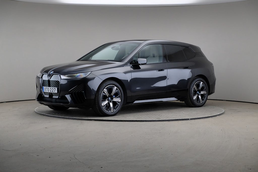 BMW iX xDrive50 524hk Sky Lounge H/K Drag