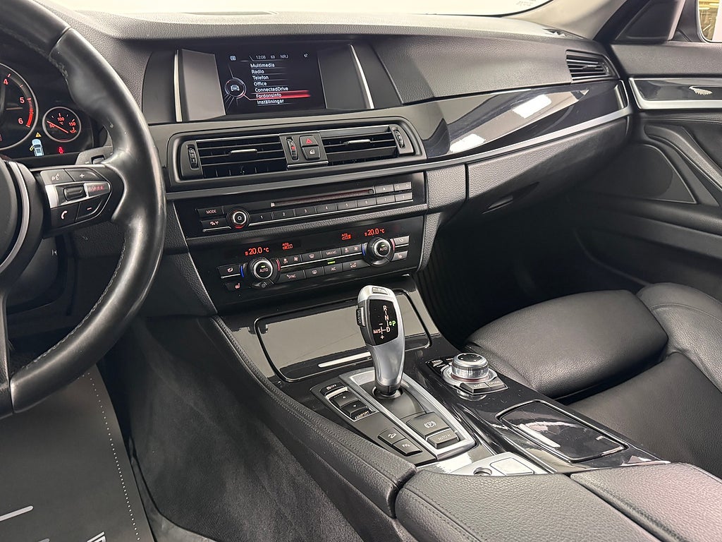 BMW 520 D xDrive Touring Läder Drag Rattvärme PDC Svensksåld bild 4