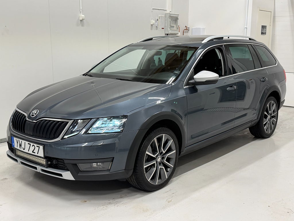 Skoda Octavia Scout 2.0 TDI 4x4 Premium D-värm Cockpit Pano Drag
