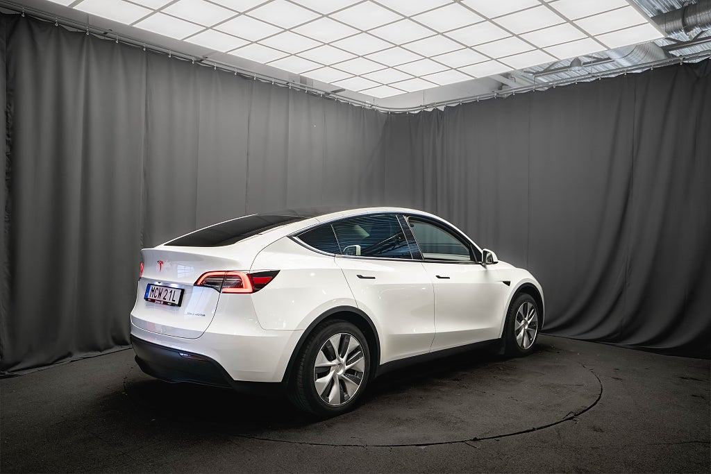 Tesla Model Y Long Range AWD DRAG PANO 96% SoH 1-ÄGARE KAMERA MOMS
