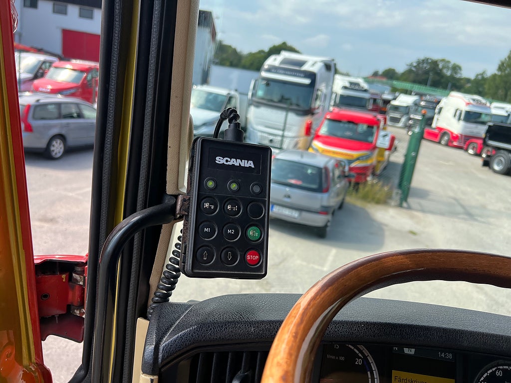 Scania R560 V8 6x4 Tandem, Lastväxlare