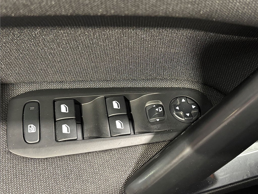 Bild på Peugeot 308 5D Allure 1.2 PT 130hk - CARPLAY, BACKSENSORER