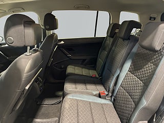 Volkswagen Touran 7-sits 1.0 TSI OPF Drag Kamera Psens S&V-däck ISOFIX