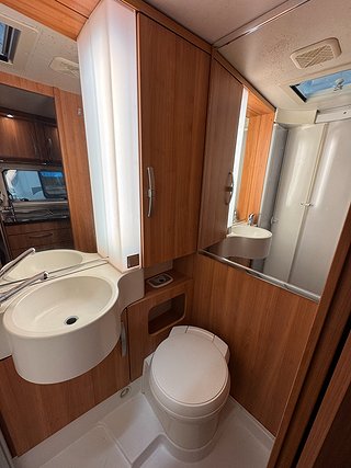 Husbil-integrerad Hymer B674 Highlight 150HK 12 av 18