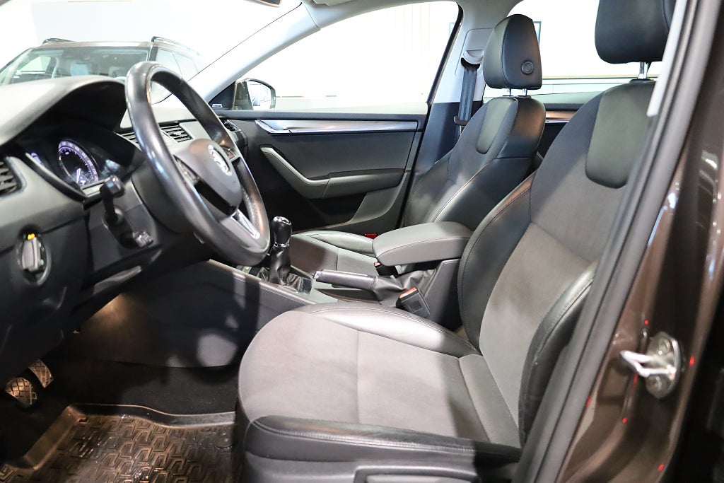 Skoda Octavia 1.0 TSI Navi Värmare Kamera Canton Carplay 2018