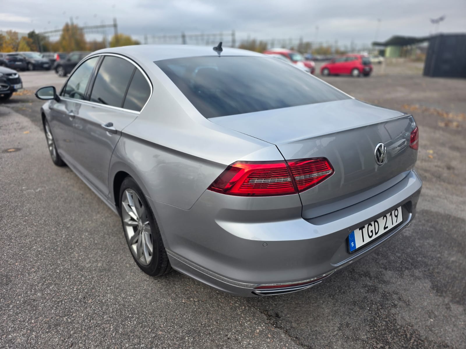 Volkswagen Passat 2.0 TDI SCR R-Line 2018, bild 2/10