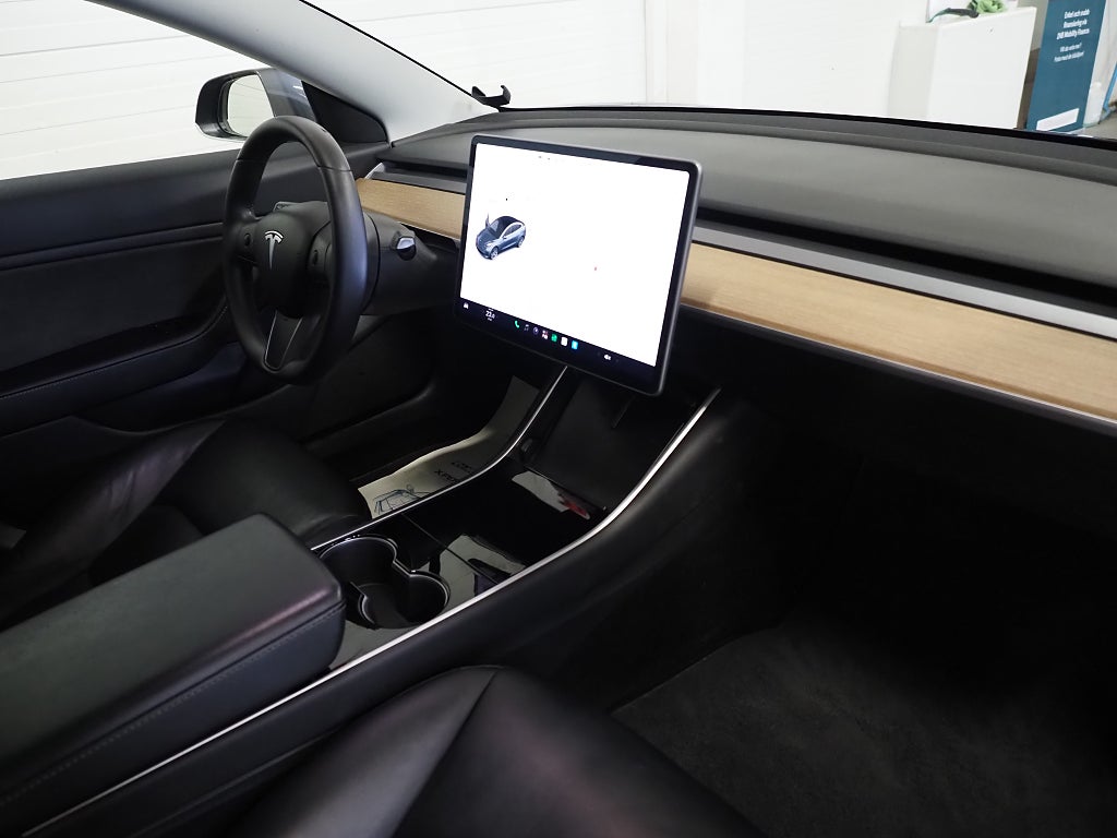 Tesla Model 3 Standard Range Plus Dragkrok Pano Kamera Navi Läder 2019