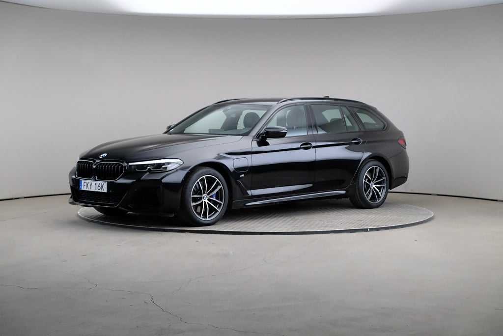 BMW 530e 5 xDrive Touring M-Sport Shadow Drag Skinn HiFi