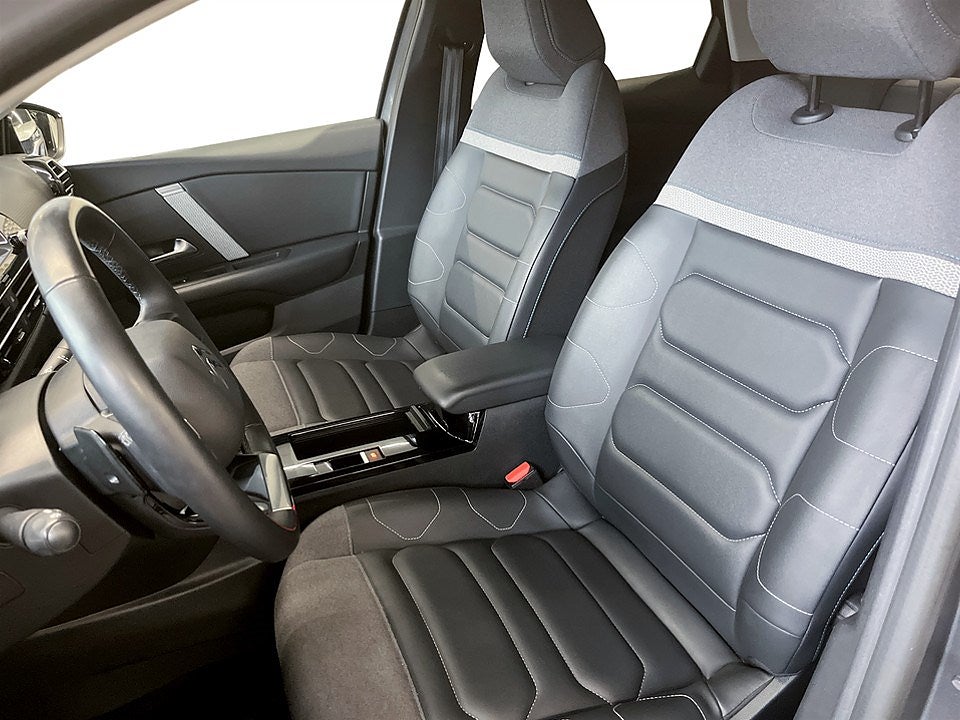 Bild på Citroën C4 X Shine 1.2 PT 130hk Aut - 360-KAMERA, CARPLAY