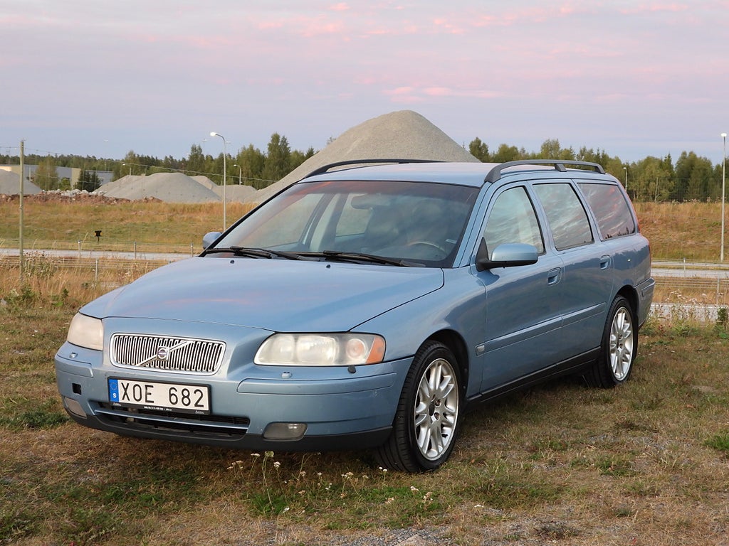 Volvo V70 2.4 Kinetic|NYSERVAD|KAMREM NYLIGEN BYTT 