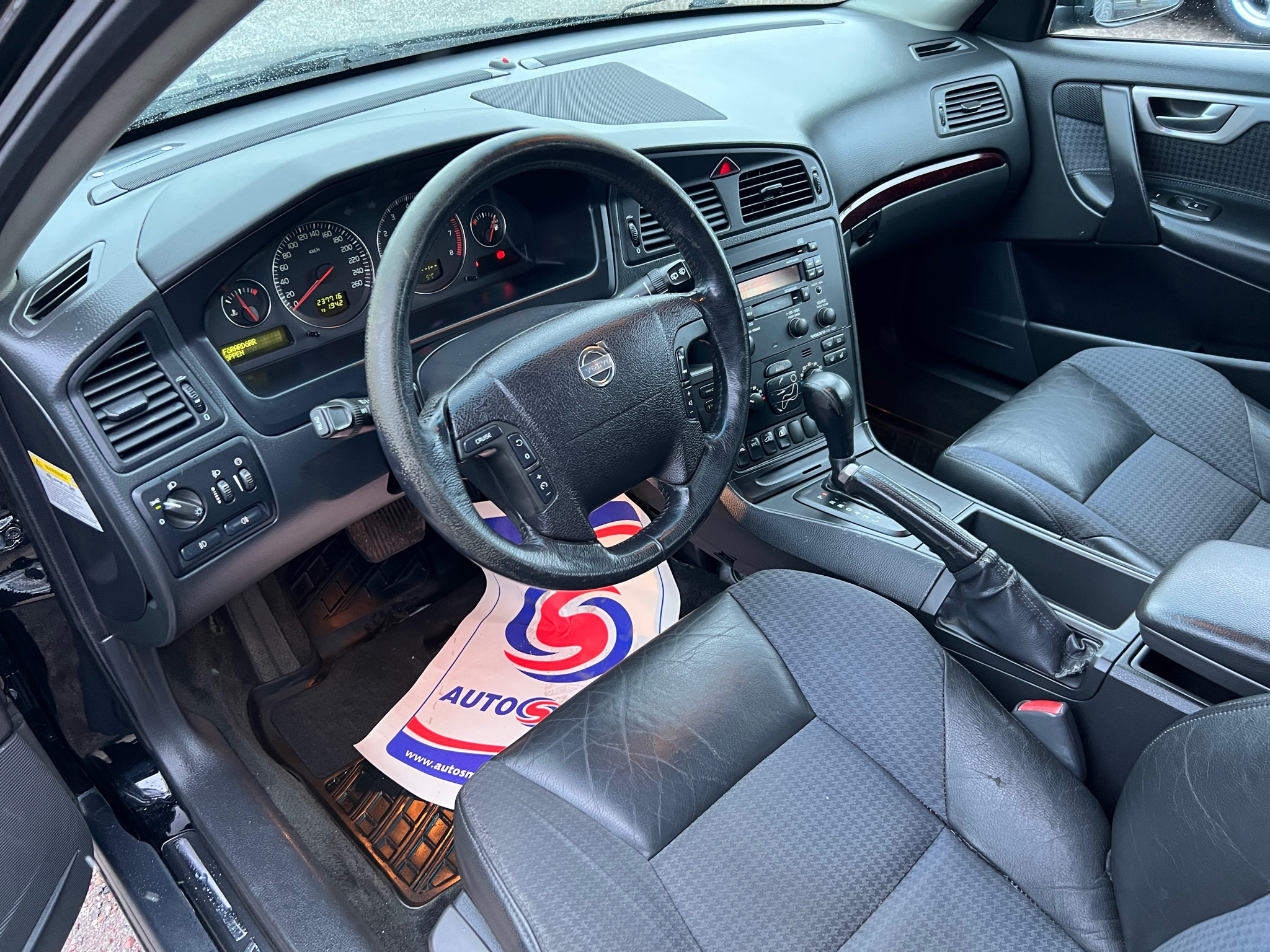 Volvo V70 2004, photo 4/44
