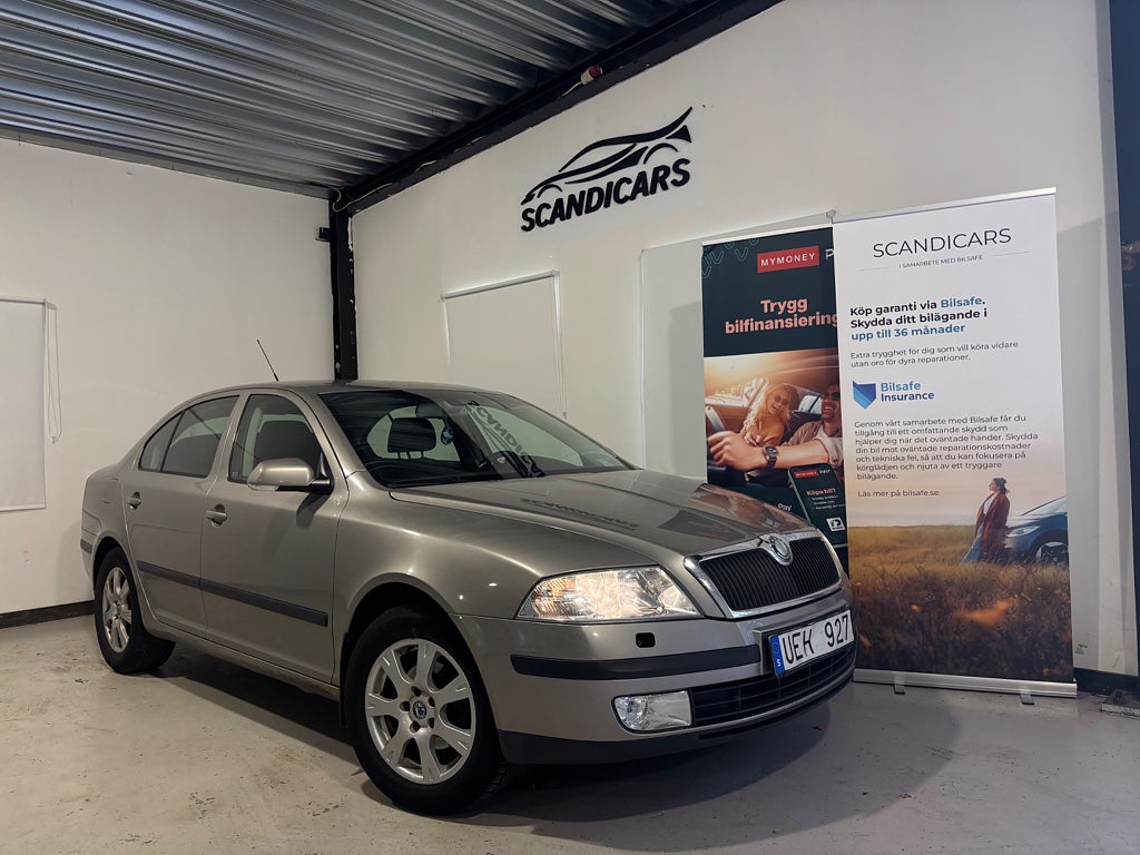 Skoda Octavia 1.6 FSI Euro 4 DRAGKROK NYSERV BESIKTAD FARTHÅLLARE 