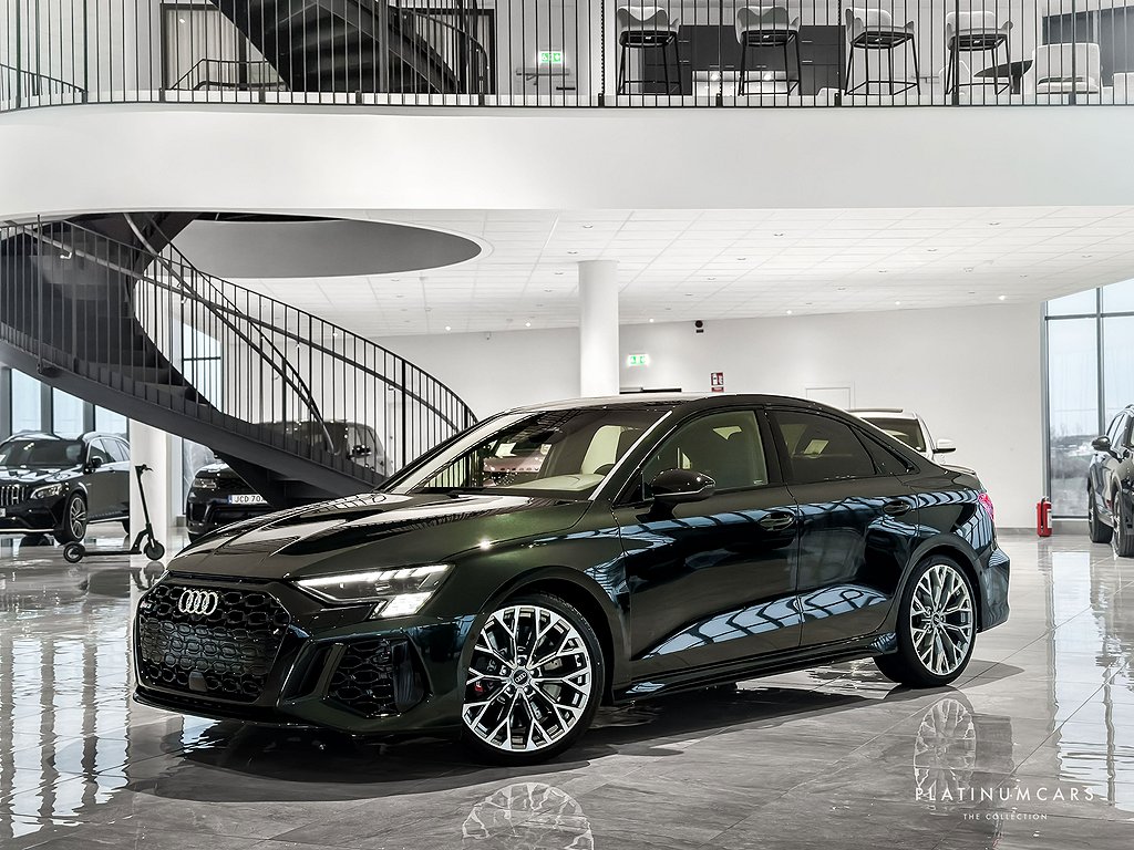 Audi RS3 Sedan Q 400hk 2024 / Sv.såld / Optik / B&O 