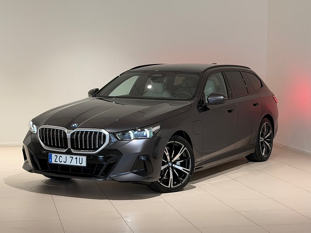 BMW 530e xDrive, Driving Plus, Parking Plus, Harman Kardon, 20"