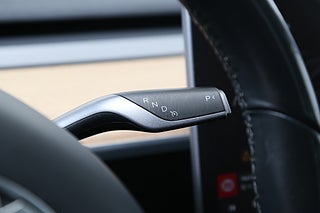 Sedan Tesla Model 3 18 av 27