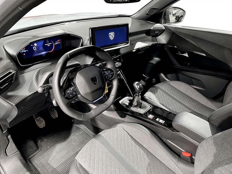Bild på Peugeot 2008 Allure 1.2 PT CARPLAY P-SENSORER 130hk