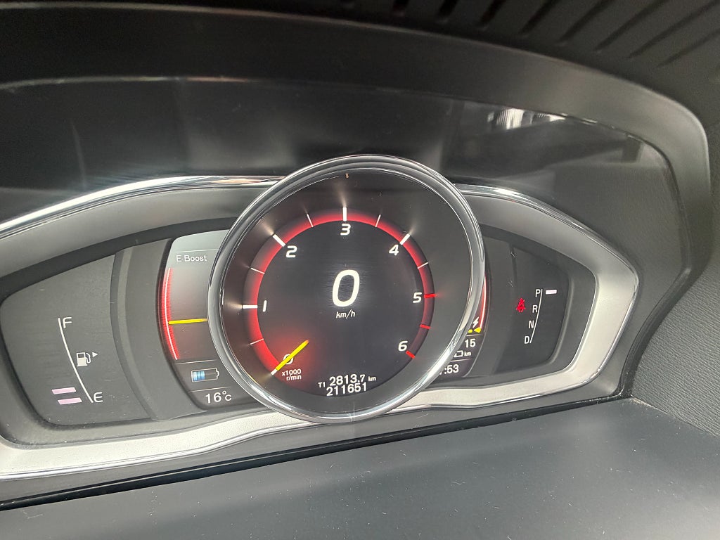 Volvo V60 D5 Plug-in Hybrid AWD Business Adv Drag Voc Blis